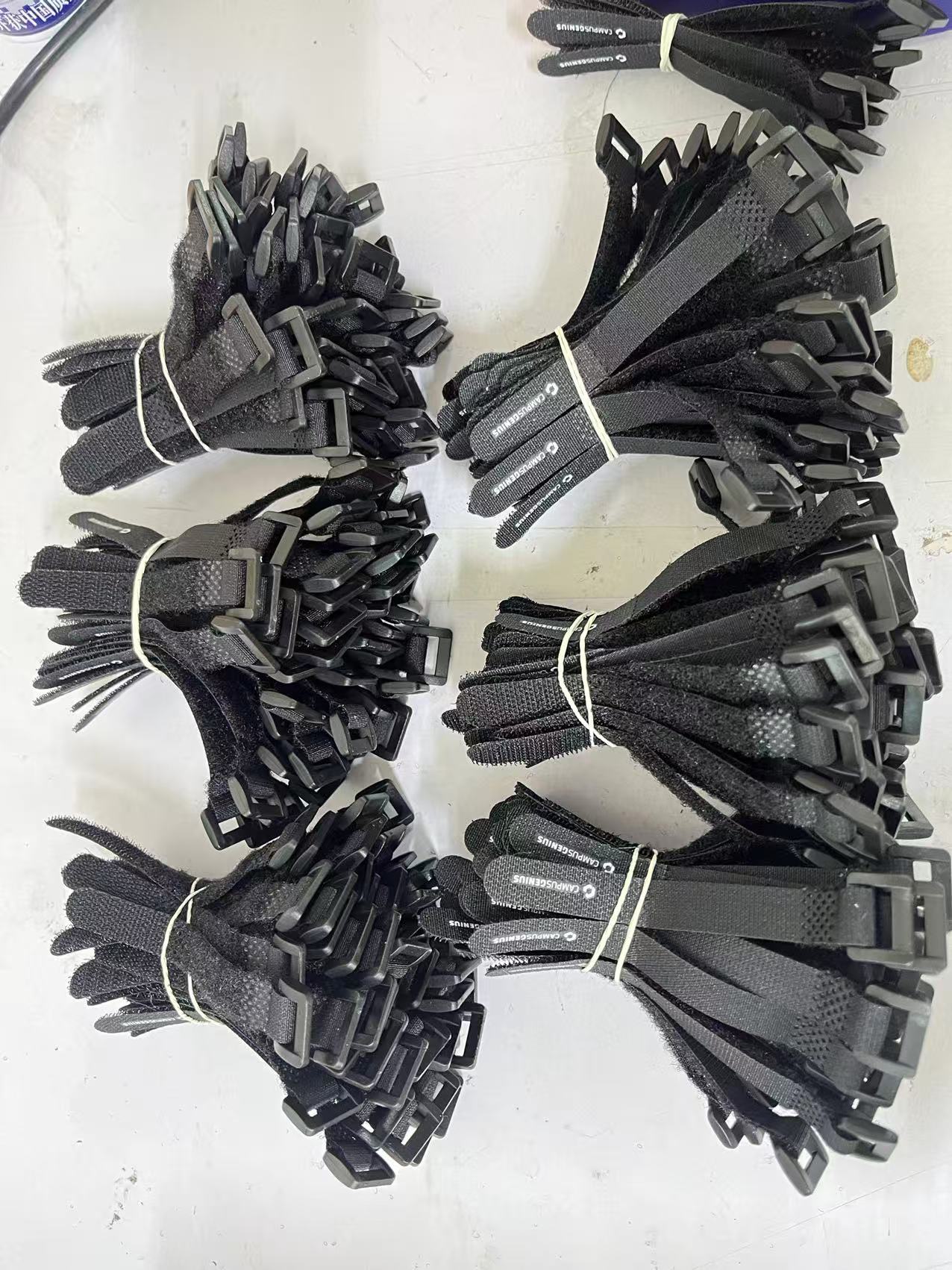 Klettband-Kabelbinder mit Öse Custom Made – Klettband mit Öse nach Maß